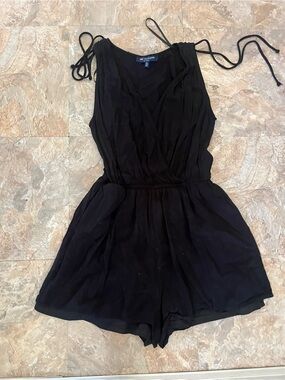 DKNY Black Sleeveless V-Neck Tie-Shoulder Romper